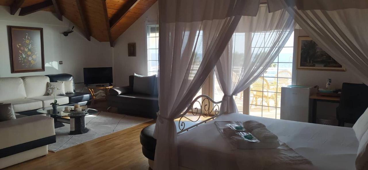 Suite In Front Of The Sea Nea Thesi Екстериор снимка